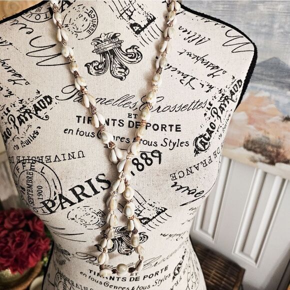 New Handmade Beaded Lei Natural Seashell Necklace. - Picture 8 of 13